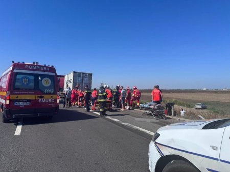 Planul Rosu de interventie in Constanta. Accident rutier produs intre un microbuz si un TIR