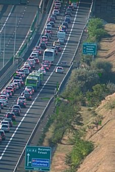 Unsprezece soferi, surprinsi circuland pe banda de urgenta a Autostrazii Soarelui. Ce au patit