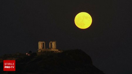 Ce este super luna albastra, de ce se numeste asa, si cand o vom putea vedea din nou. 