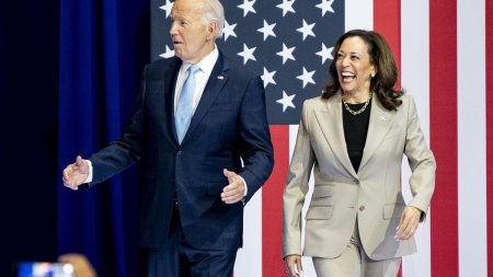 Biden i-a predat stafeta Kamalei Harris, in uralele si lacrimile delegatilor de la Conventia Democrata