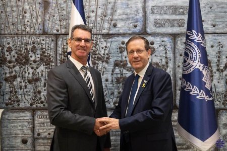 Noul ambasador al Israelului a sosit la Bucuresti: 'Reprezint Israelul in tara in care s-au nascut parintii mei'