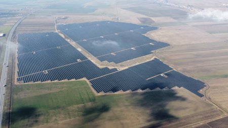 Israelienii de la Nofar Energy obtin 122 mil. euro de la BERD si Raiffeisen International pentru finantarea a doua parcuri fotovoltaice de peste 300 MW in Romania