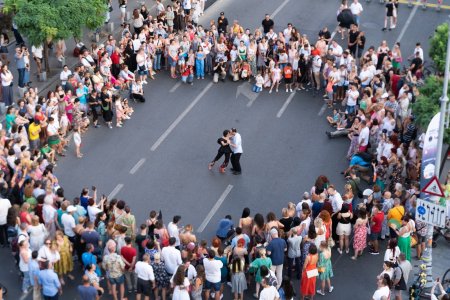 Noaptea Dansului, cel mai mare eveniment de dans din tara, are loc in weekend pe Calea Victoriei din Bucuresti