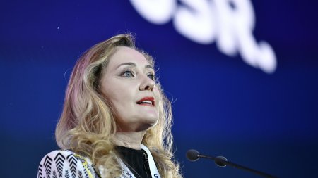 PSD o acuza pe Elena Lasconi ca si-a angajat sotul consilier parlamentar USR, pe bani publici. 