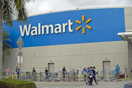 <span style='background:#EDF514'>WALMART</span> renunta la JD.com: Gigantul american se reorienteaza spre piata din Statele Unite, abandonand investitia de 4 miliarde in China