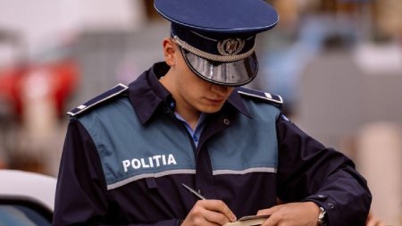 Un agent de politie din Giurgiu, acuzat ca a luat mita de 20 de ori, a fost condamnat definitiv la patru ani si sase luni de inchisoare