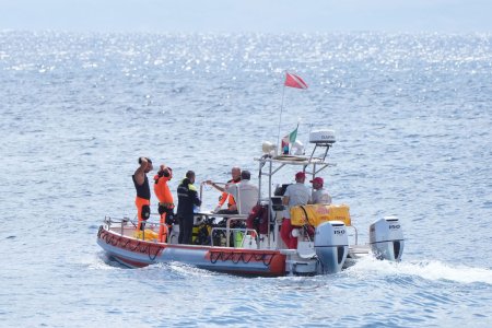 Doua cadavre au fost gasite in iahtul de lux scufundat in largul coastei Siciliei, spun scafandrii