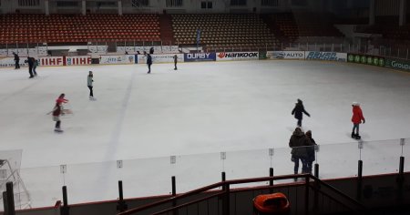 Patinoarul in care s-a filmat <span style='background:#EDF514'>QUEEN</span> of Ice, povestea celebrei patinatoare Sonja Henie, nu va mai avea aspect de epoca. Decizia luata de Guvern