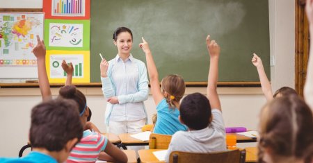 Elevii isi vor putea evalua profesorii, din toamna. Care sunt riscurile acestei masuri: 75% dintre ei apreciaza un profesor care nu le preda nimic...