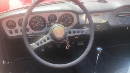 Imagini de colectie cu un Fiat 850 Sport <span style='background:#EDF514'>SPIDER</span> decapotabil, adus pentru inspectie la RAR