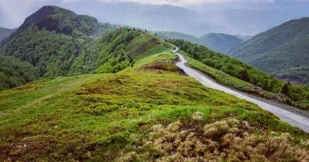 Soselele montane care se opresc in salbaticie, repere turistice. Unde se afla Transvalcan, drumul uitat din Carpati VIDEO