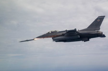 SUA aproba vanzarea de rachete AIM-120 AMRAAM catre Romania