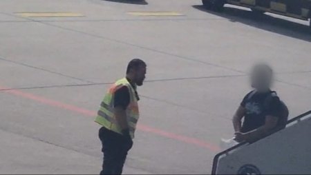 Cursa Wizz Air Eindhoven-Bucuresti a aterizat la Nurnberg, dupa ce un roman a facut scandal in avion. Barbatul a fost arestat VIDEO