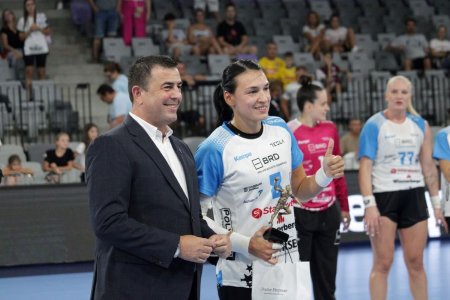 CSM Bucuresti pastreaza trofeul Supercupei Romaniei, dupa un meci strans cu Gloria Bistrita si suspans pana la final