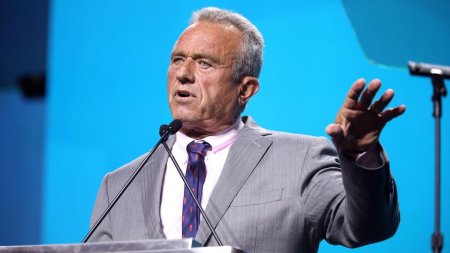 Robert F. Kennedy Jr. a anuntat ca renunta la candidatura si il va sustine pe Donald Trump