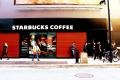 Scandal la Starbucks: Noul CEO a suparat pe toata lumea ca face <span style='background:#EDF514'>NAVETA</span> cu avionul