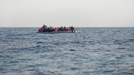 O ambarcatiune cu migranti s-a scufundat in largul coastelor Yemenului. 13 persoane au murit, 14 sunt date <span style='background:#EDF514'>DISPARUTE</span>