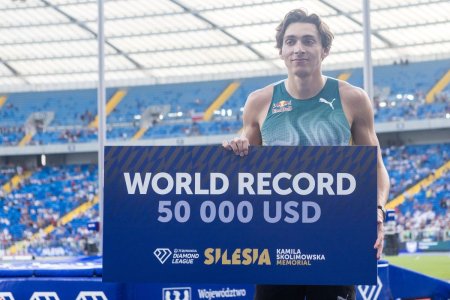 Armand Duplantis, inca un record mondial la saritura cu pr<span style='background:#EDF514'>AJIN</span>a! » A ajuns la al zecelea din cariera si a primit inca un cec de 50.000 de dolari