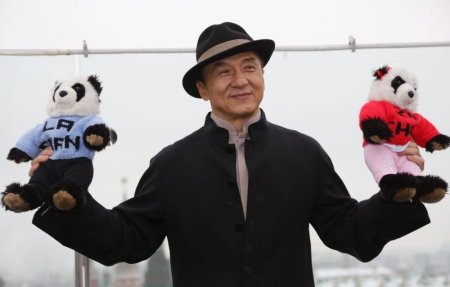 Jackie Chan va purta torta Jocurilor Paralimpice, inainte de ceremonia de deschidere de la Paris