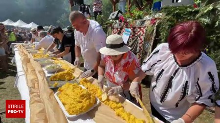 Branza si <span style='background:#EDF514'>TUICA</span>, vedetele festivalului de la Rasinari: Strabunii nostrii mancau manacare de cea mai buna calitate