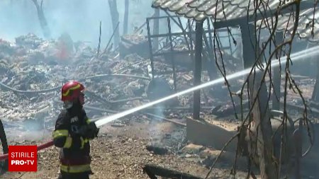 Incendiu violent intr-o localitate din Mehedinti care nu are apa curenta. Cum au rezolvat problema pompierii