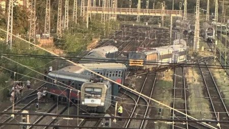 Un tren care circula de la Cluj la Budapesta a deraiat in capitala Ungariei. Traficul feroviar, complet blocat