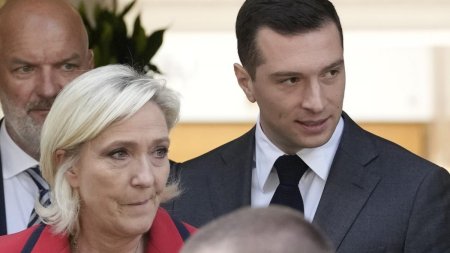 Emmanuel Macron a ales haosul. Extrema dreapta franceza isi anunta opozitia totala fata de orice guvern ip<span style='background:#EDF514'>OTET</span>ic de stanga