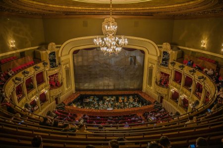 Reinfiintarea Operei Nationale Romane: O fuziune cu controverse si tensiuni interne