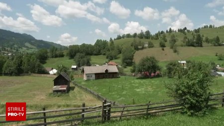 Fermecatoarea Bucovina, asa cum nu o stiu multi romani. Sadova, locul unde fanarele din lemn vechi par incremenite in timp