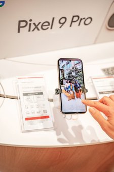 Test ZF cu Google Pixel 9: noua referinta pentru piata smartphone-urilor cu Android si primul telefon care ne arata cum va fi desenat viitorul in care inteligenta artificiala generativa este integrata in echipamente