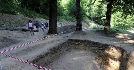 Descoperire epocala in Sarmizegetusa Regia: templul pictat al dacilor, dezvelit dupa doua milenii