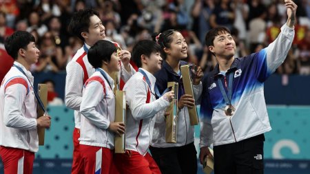 Sportivi nord-coreeni pedepsiti pentru selfie-ul viral de la Paris cu inamicii din Coreea de Sud. Ce vor pati pentru ca au ras