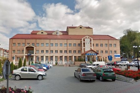 Bataie in primaria din <span style='background:#EDF514'>TOPLITA</span>. Primarul ales a ajuns la spital cu mana rupta: M-a lovit in fata de m-a trantit la pamant