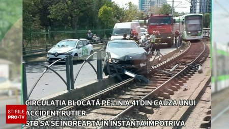 Un sofer cu o alcoolemie de 1.34 mg/l a ramas cu masina suspendata pe calea de rulare a unui tramvai, in Bucuresti