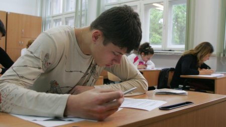 Rezultate slabe la examenele de Bacalaureat din toamna. Ce salarii vor avea elevii care NU au luat BAC-ul