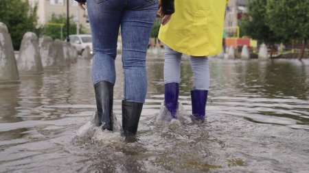 Furia apelor loveste din nou. Cod galben de inundatii pe rauri din opt judete