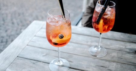 Adevaratul Aperol Spritz, secretul de 100 de ani al italienilor. Multi il prepara dupa ureche