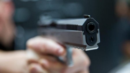 Pistol si munitie, gasite la un barbat din Dambovita