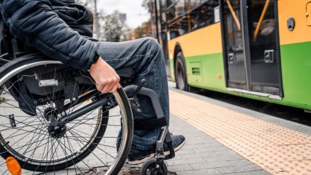 Refuzul de a transporta persoane cu handicap devine contraventie