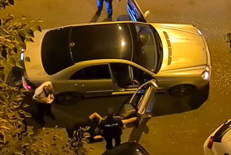 Sofer intins langa masina, incatusat, dupa ce politistii l-au urmarit prin Timisoara. VIDEO