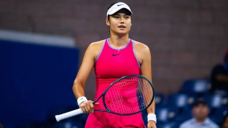 Emma Raducanu, urmarita de <span style='background:#EDF514'>BLESTEMUL</span> titlului cucerit la US Open