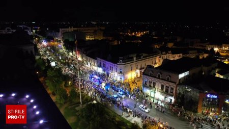 Festival international de papusi la Craiova. 400 de evenimente incanta oamenii in aceasta saptamana