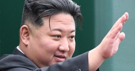 Kim Jong-Un cere cresterea productiei de... drone <span style='background:#EDF514'>SINUCIGAS</span>e