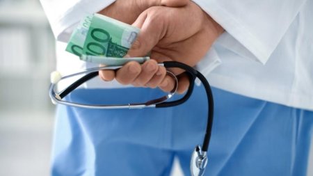 Timisoara: sase oncologi si o asistenta anchetati pentru luare de mita