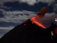 Eruptia <span style='background:#EDF514'>VULCANULUI</span> din Islanda ar putea produce o catastrofa ecologica. Un complex spa, evacuat