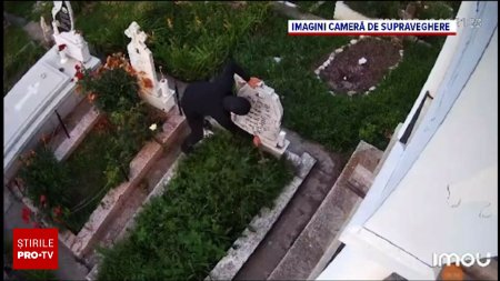 Scandal intr-un cimitir din Campulung Muscel. Un barbat a fost retinut pentru profanare de morminte si ultraj