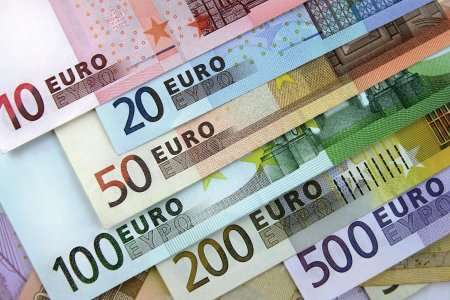 Moneda nationala s-a depreciat, pentru a doua zi consecutiv, fata de principalele valute