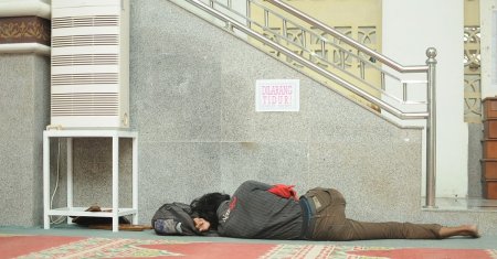 A fost cea mai mare actrita a Romaniei, dar ginerele ei a cersit la metrou! Oamenii nu l-au recunoscut, dar i-au aruncat cativa banuti in cutie, din mila