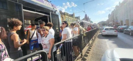 O femeie si-a pierdut o mana dupa ce a fost lovita de tramvai pe un bulevard din Timisoara