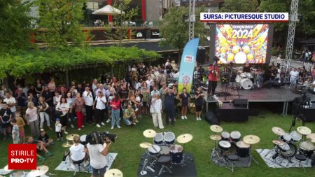 Spectacol inedit la Iasi. O suta de tobosari de toate varstele au cantat la unison: 